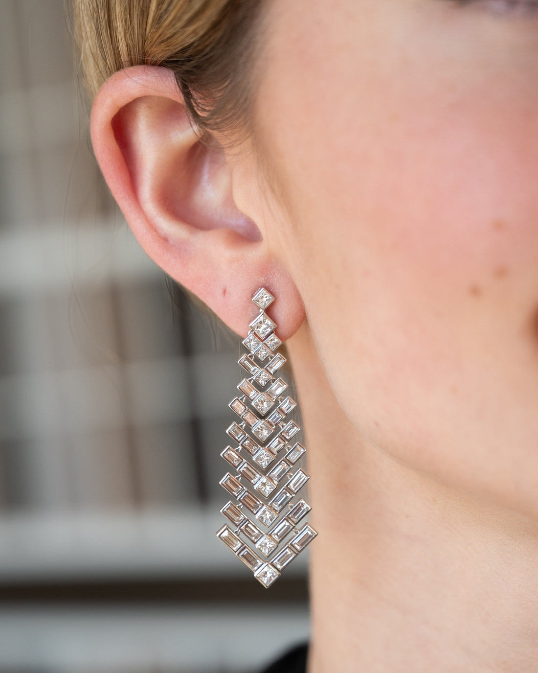 Minimalist Styling for Statement Earrings