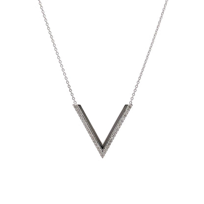 .18 V Shaped Bar Pendant Necklace in 18k White Gold