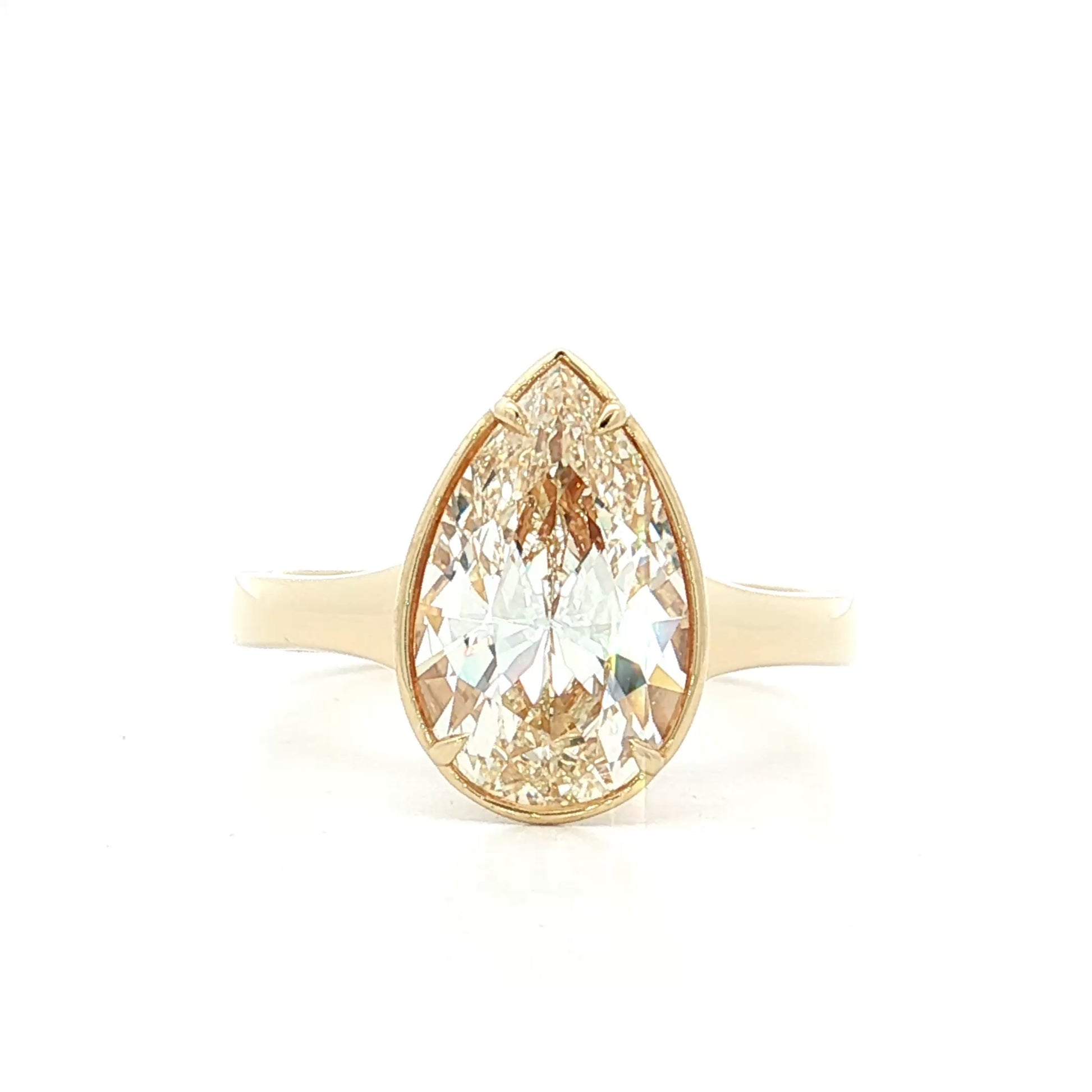 2.70 Pear Diamond Solitaire Engagement Ring 18k