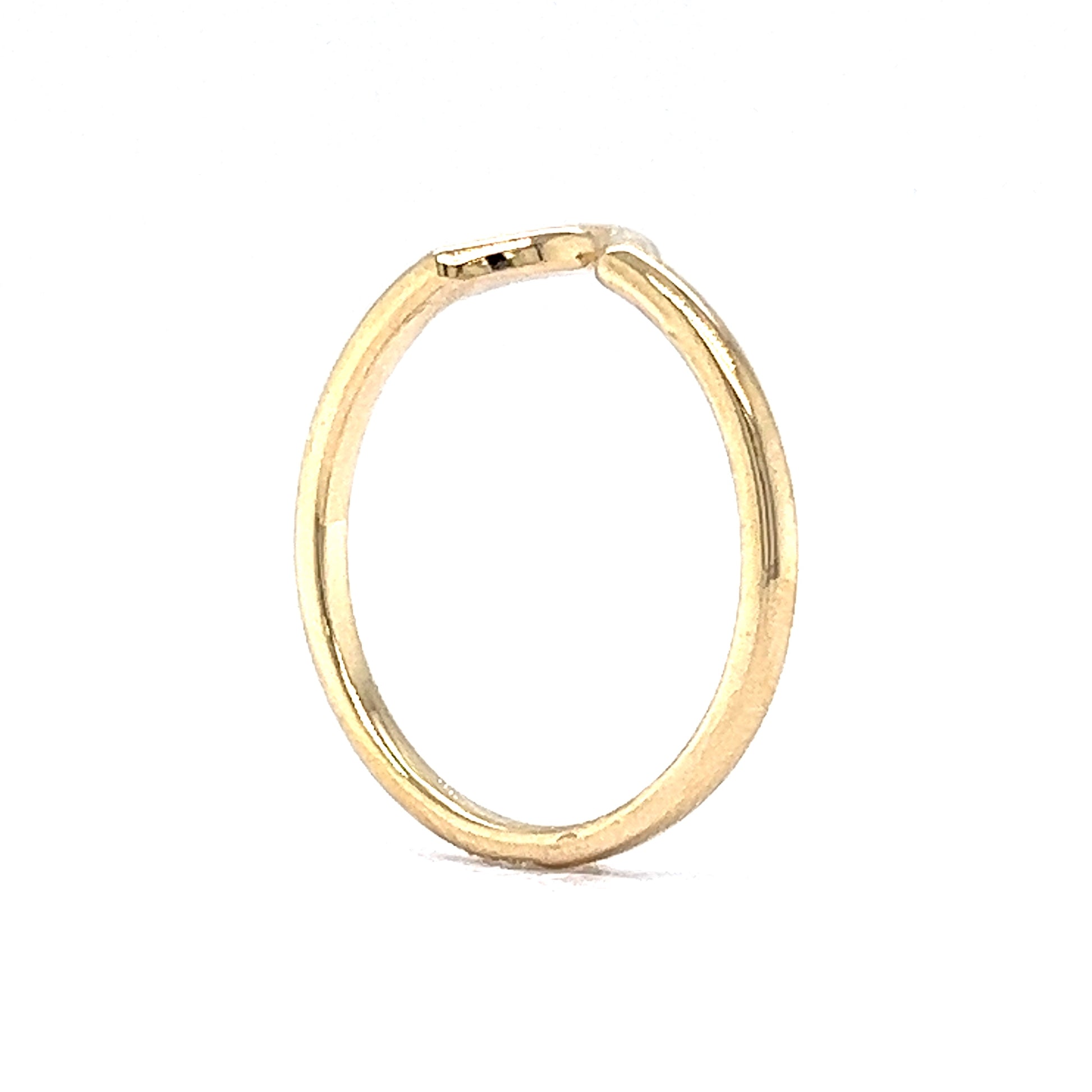 Half Moon Curved Wedding Band in 14k Yellow GoldComposition: 14 Karat Yellow Gold Ring Size: 7.0 Total Gram Weight: 1.4 g Inscription: 14k
      