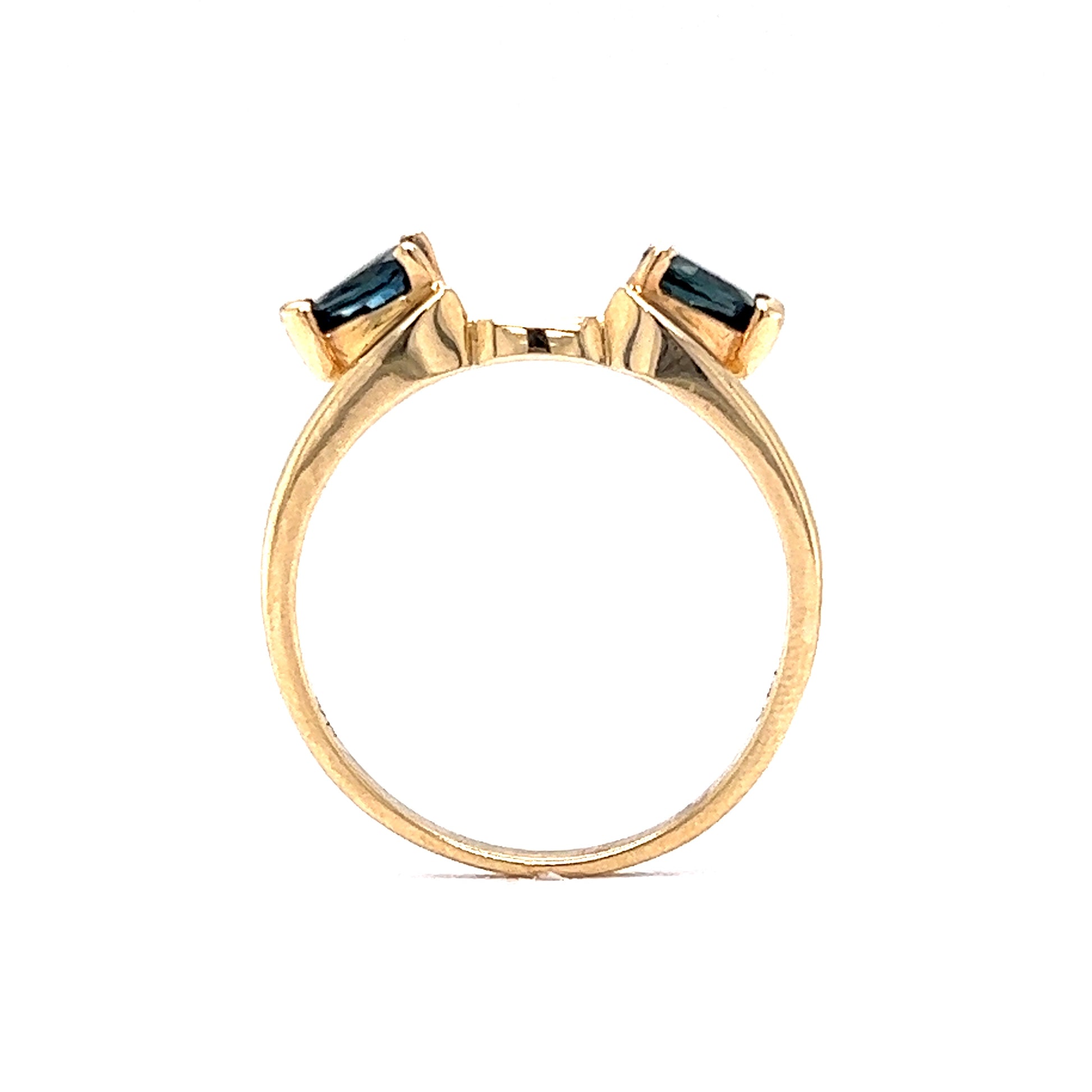 Sapphire Ring Guard Wedding Band in 14k Yellow GoldComposition: 14 Karat Yellow Gold Ring Size: 7 Total Gram Weight: 2.4 g Inscription: 14k
      