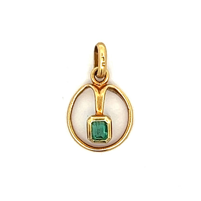 Antique Art Nouveau Emerald Pendant in Yellow Gold