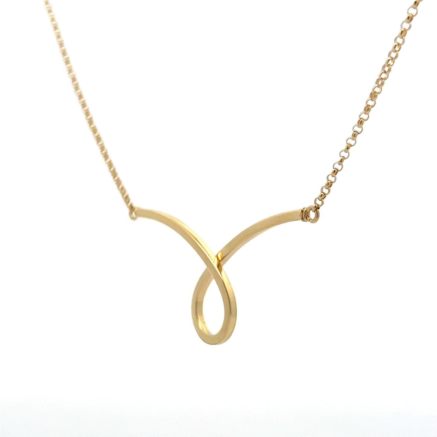 Loop Pendant Necklace in 14k Yellow Gold