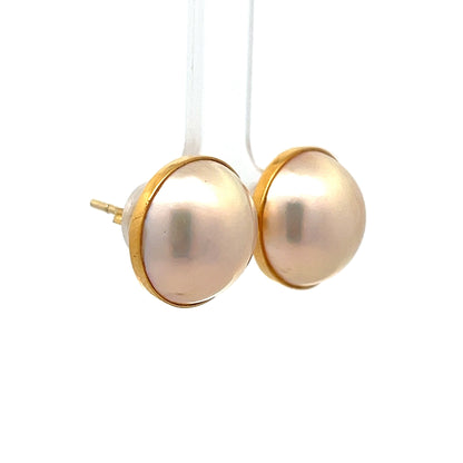 Mabe Pearl Stud Earrings in 18k Yellow Gold