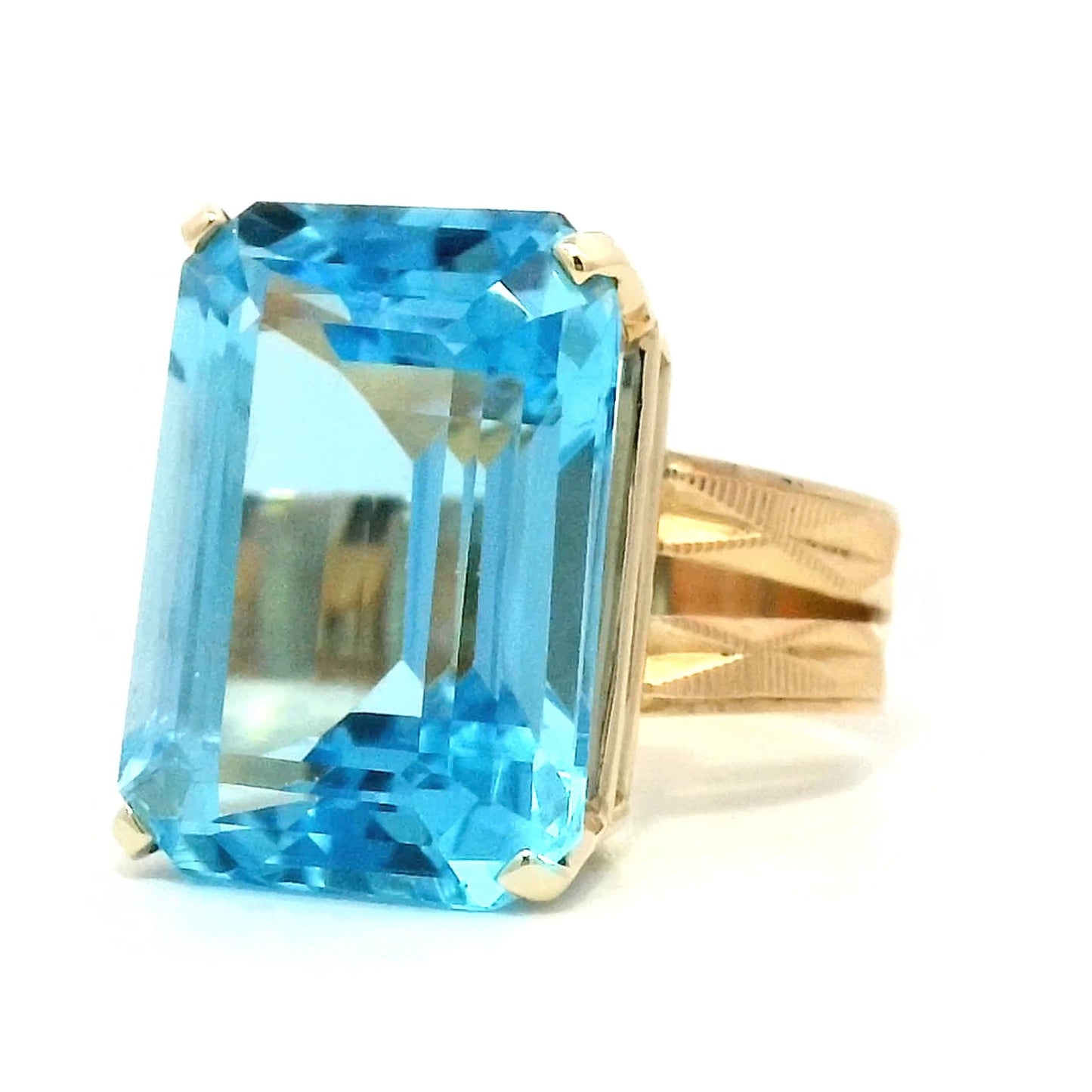 20.45 Blue Topaz Cocktail Ring in 14k Yellow Gold