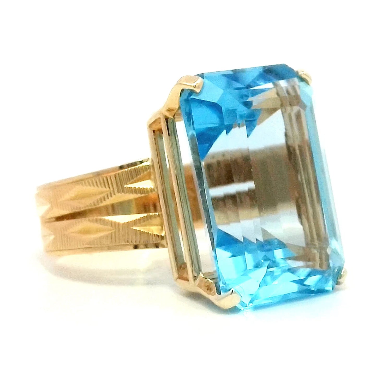 20.45 Blue Topaz Cocktail Ring in 14k Yellow Gold