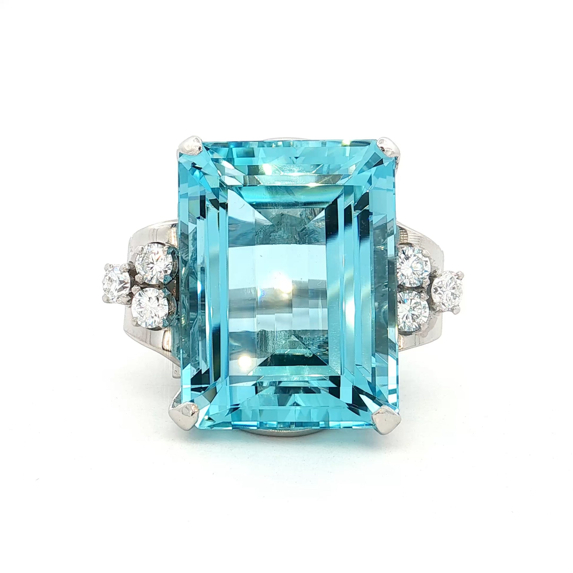 44.58 Vintage Mid-Century Aquamarine Cocktail Ring Platinum