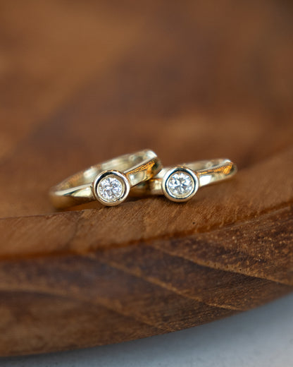 .10 Huggie Hoop Earrings in 14k Yellow Gold