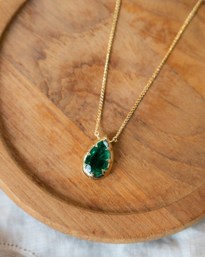 3.22 Pear Cut Emerald Pendant Necklace in 18k