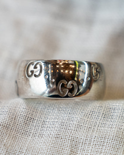 Gucci Icon 8mm Engraved Ring in 18k White Gold
