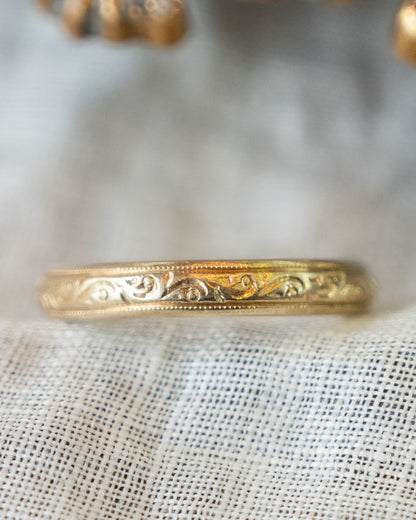 Vintage Retro Engraved Wedding Band in 14k