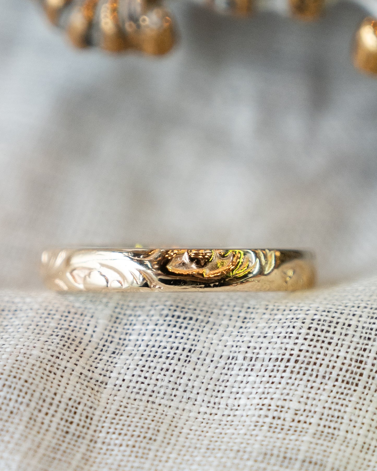 Vintage Retro 3mm Engraved Wedding Band in 14k