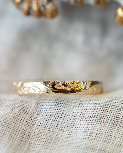 Vintage Retro 3mm Engraved Wedding Band in 14k