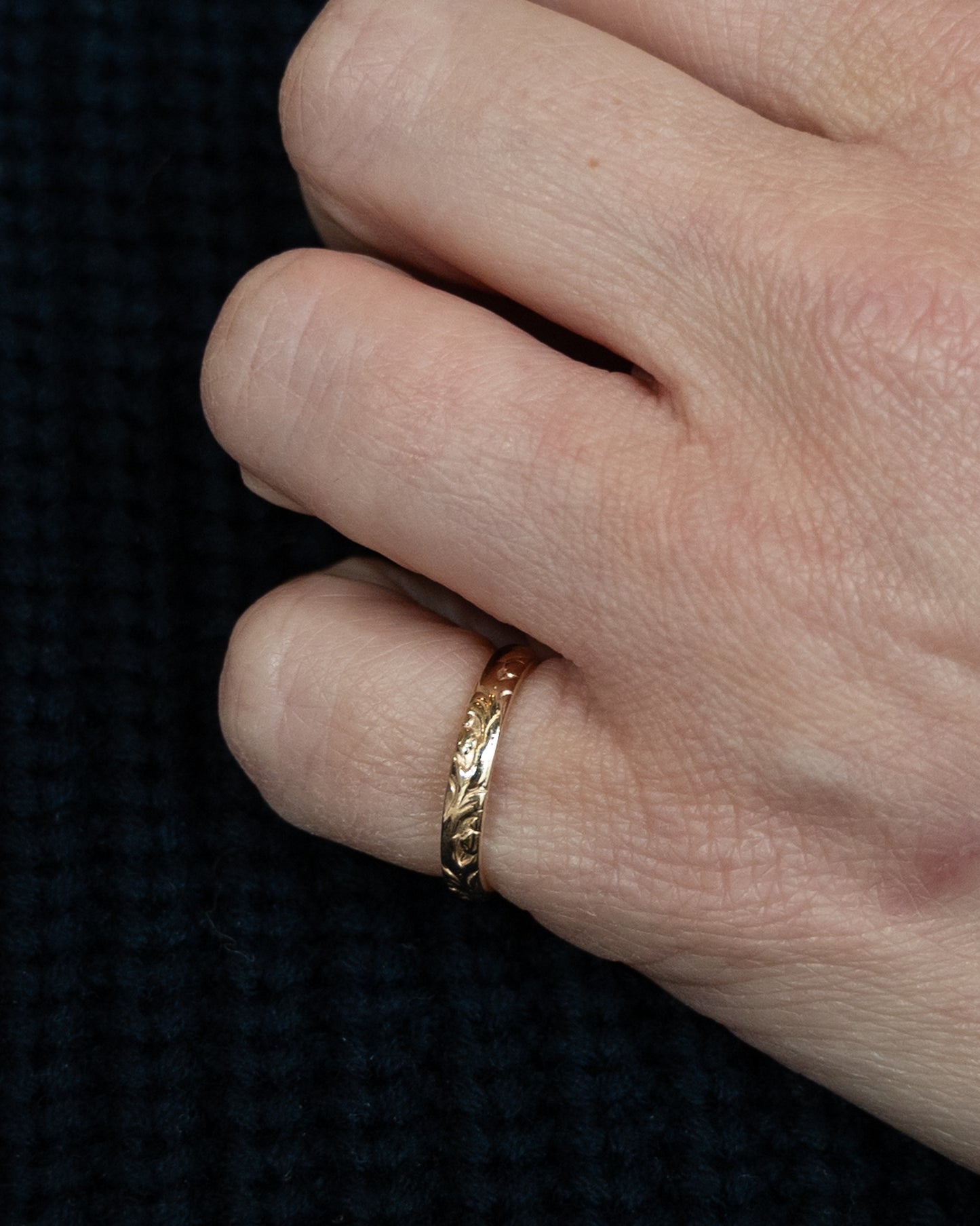 Vintage Retro 3mm Engraved Wedding Band in 14k