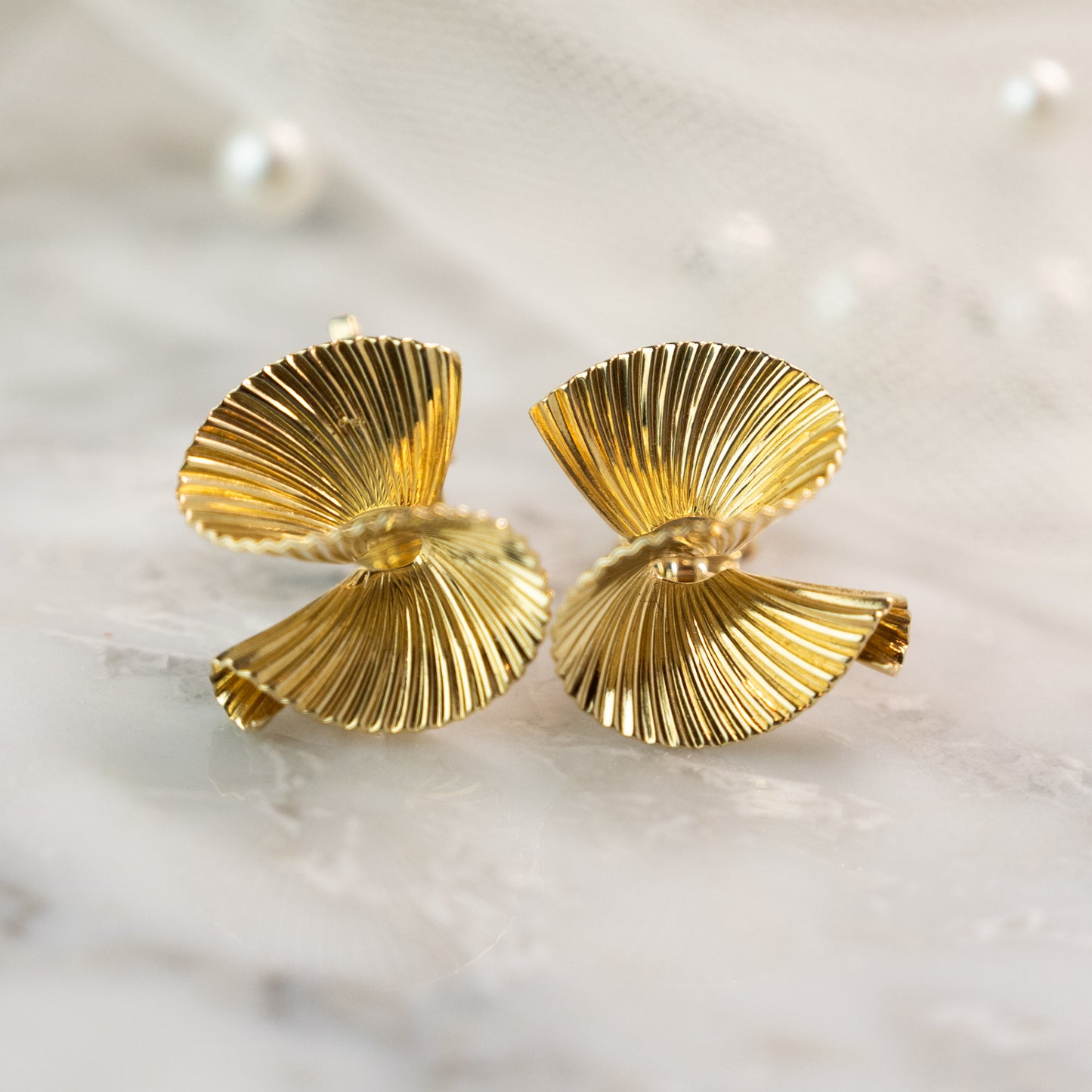 Vintage Retro Fluted Swirl Stud Earrings in 14k
