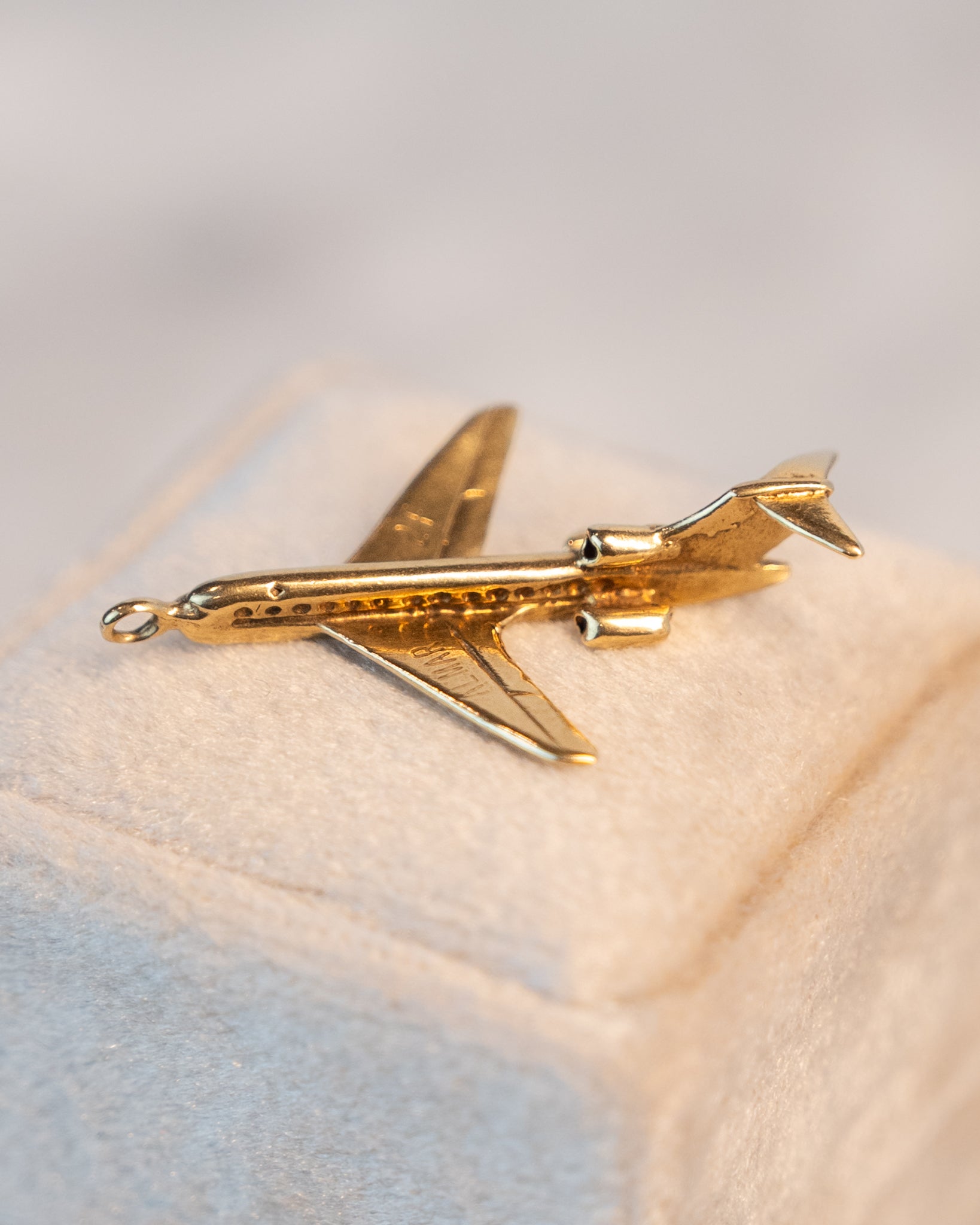 Vintage 1960s Airplane Charm in 14k Yellow Gold – Filigree Jewelers
