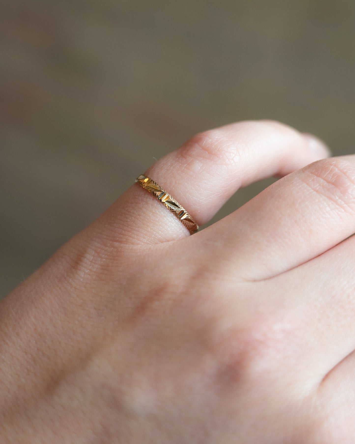 Vintage Retro Geometric Wedding Band in 14k