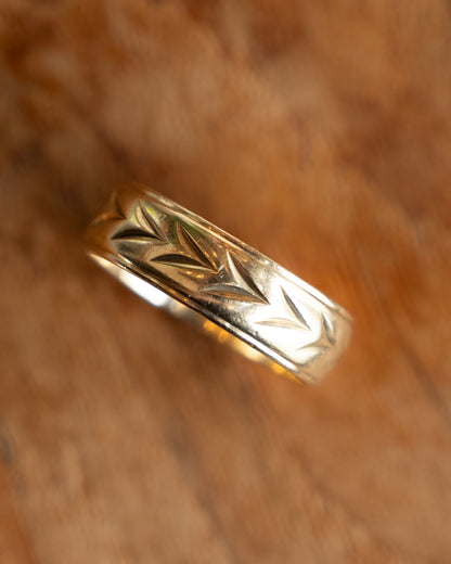 Mens Vintage Chevron Wedding Band in 10k