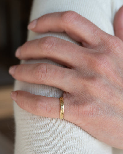 Vintage Bark Textured Wedding Band in 18k Yellow Gold