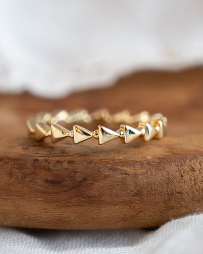 Triangle Station Wedding Band in 18k Yellow Gold