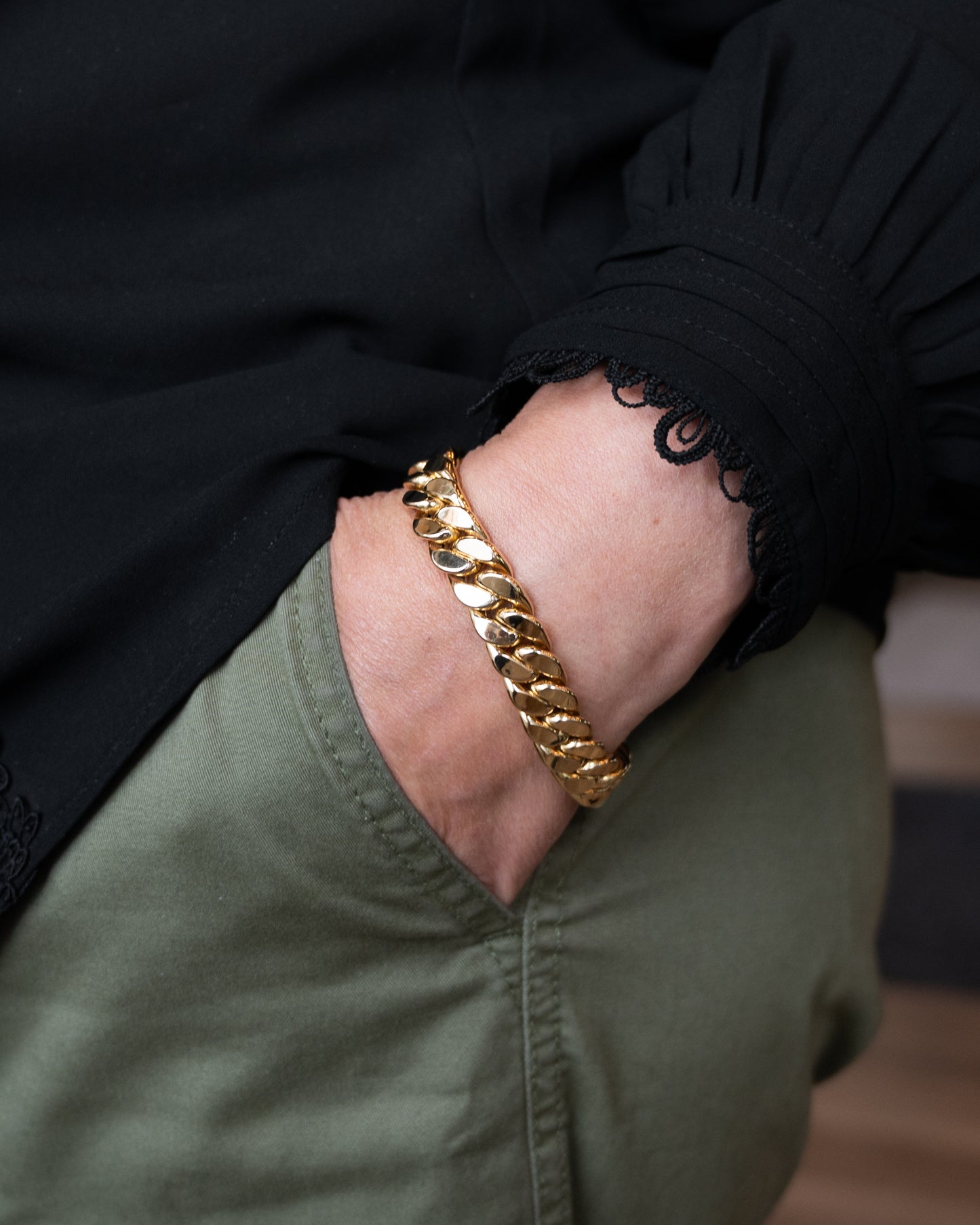 Unisex Flat Curb Link Bracelet in 18k Yellow Gold