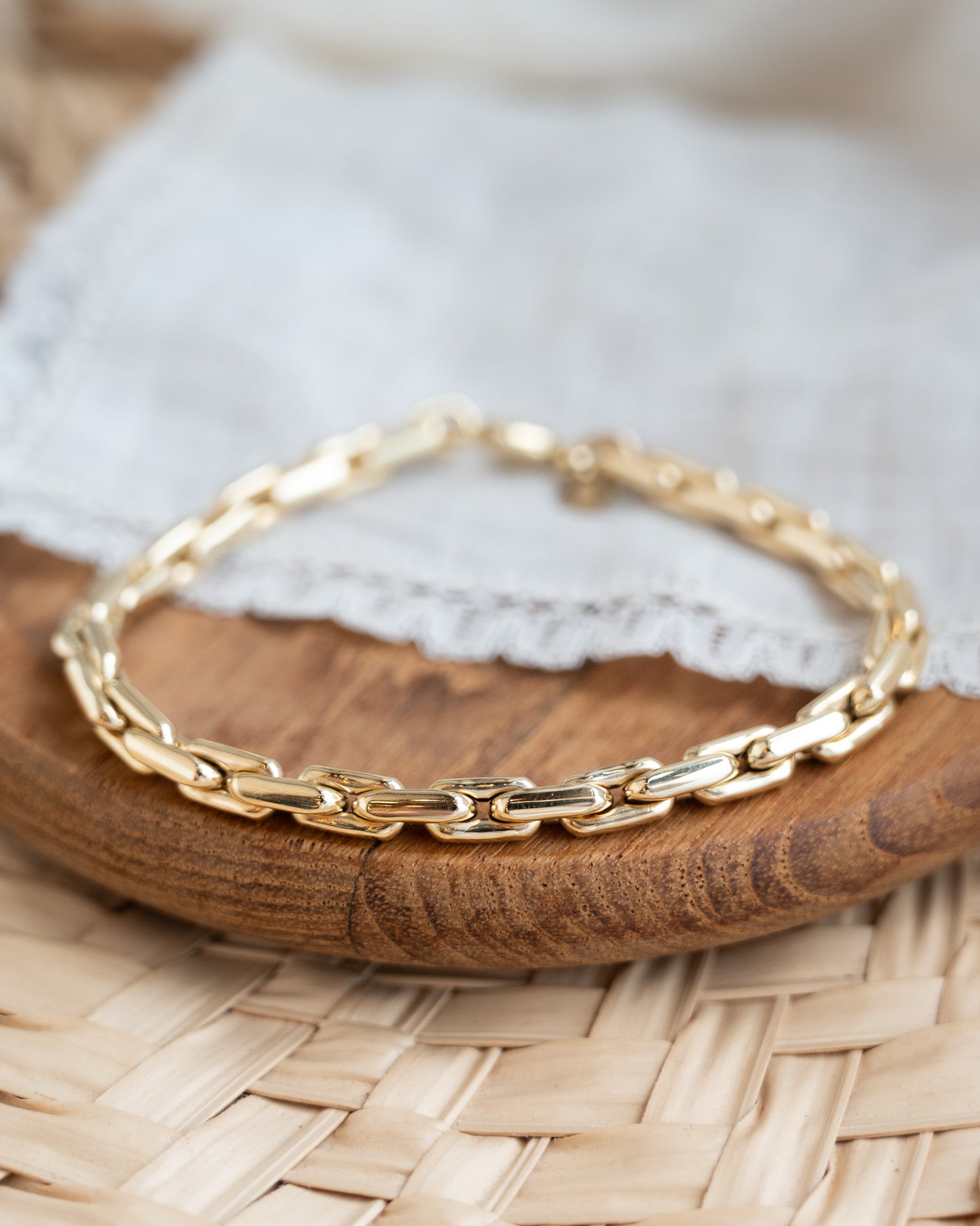 Classic Oval Link Chain Bracelet in 14k Yellow Gold
