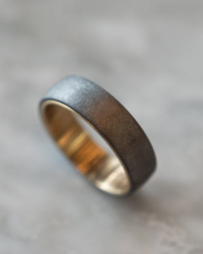 Mens Tantalum Brush Finish Wedding Band in 14k