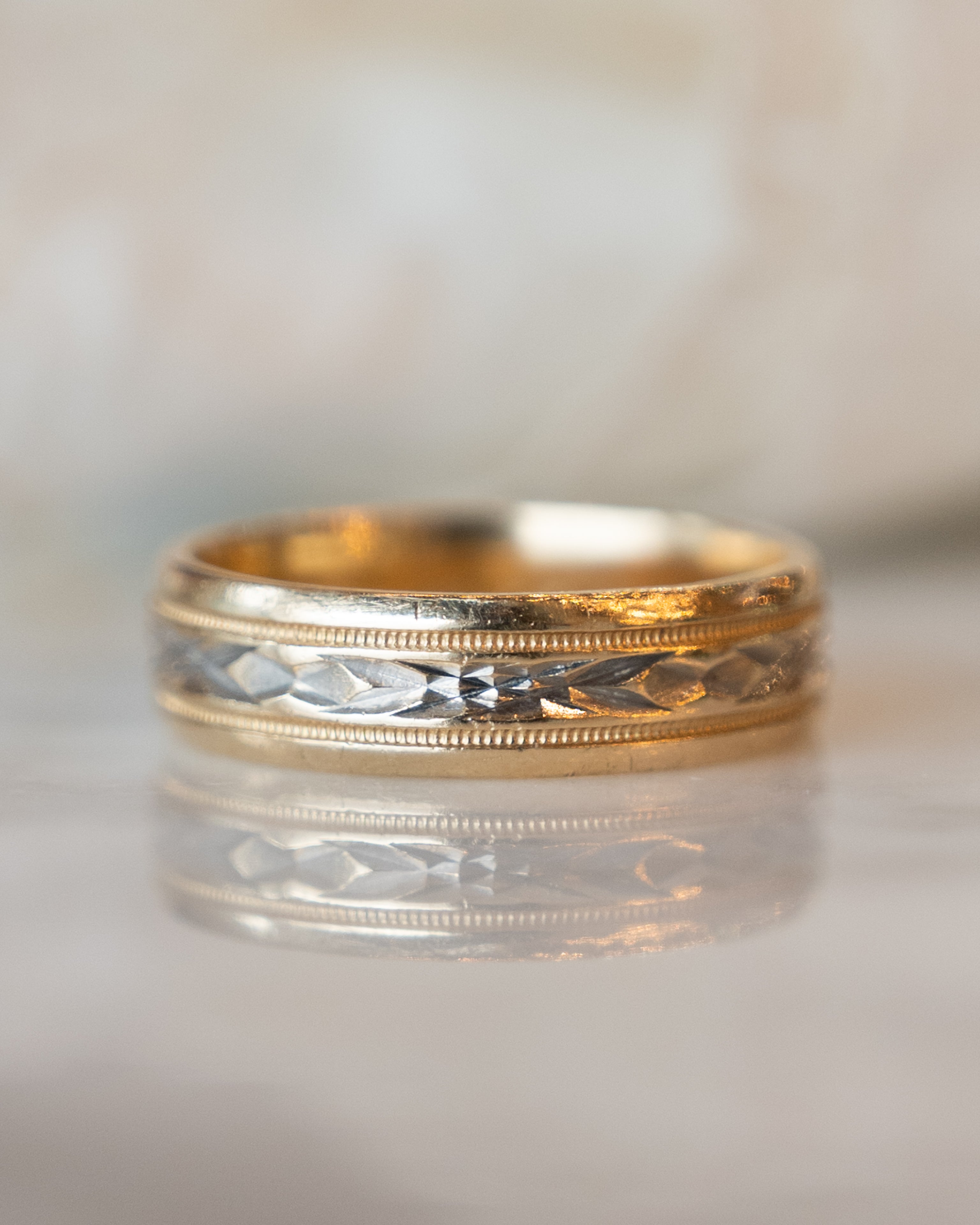 Elma Jewellery Men’s 6mm Wedding Band | Sterling Silver & 9ct Yellow Gold | Patterned Ring