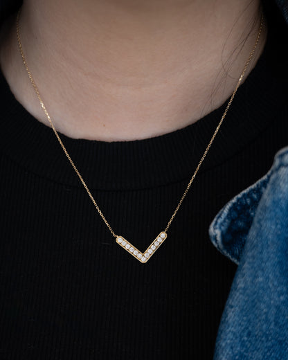 .44 V Shaped Bar Pendant Necklace in 18k Yellow Gold