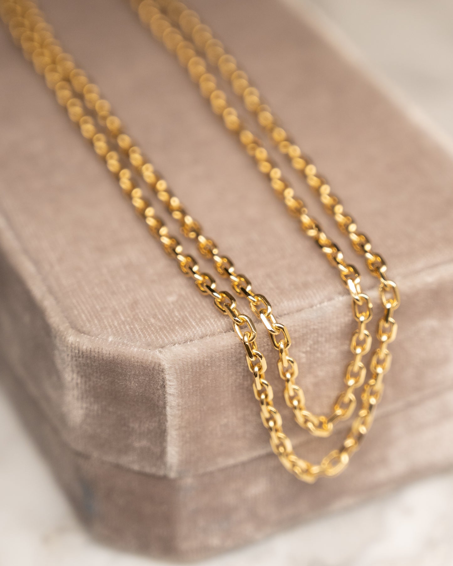 31 Inch Oval Curb Link Necklace in 18k Yellow Gold