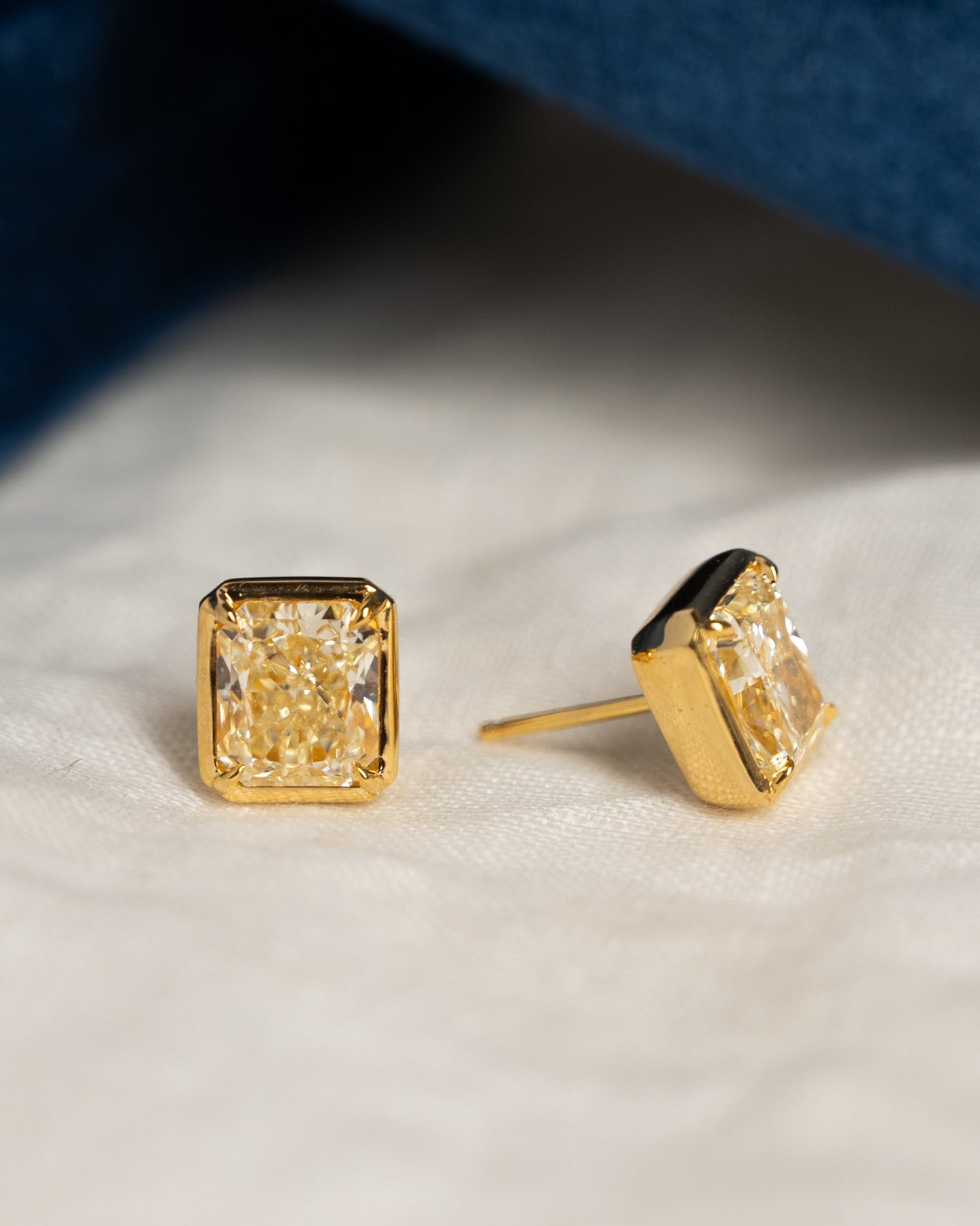 4.53 GIA Radiant Cut Diamond Stud Earrings 18k