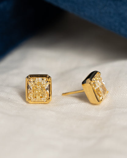 4.53 GIA Radiant Cut Diamond Stud Earrings 18k