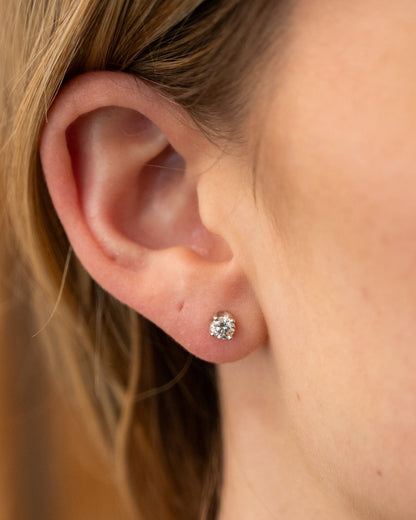 .60 Round Brilliant Diamond Stud Earrings 14k