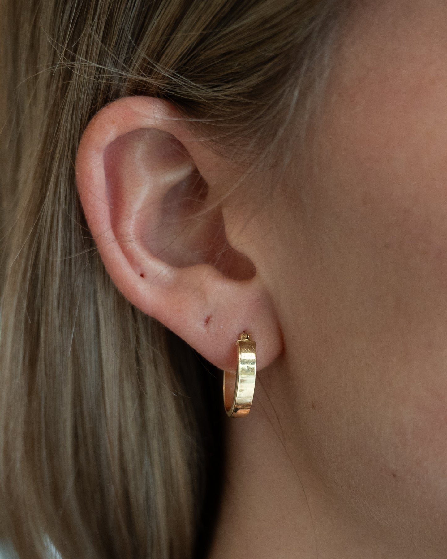 Oval Huggie Hoop Earrings 14k Yellow Gold