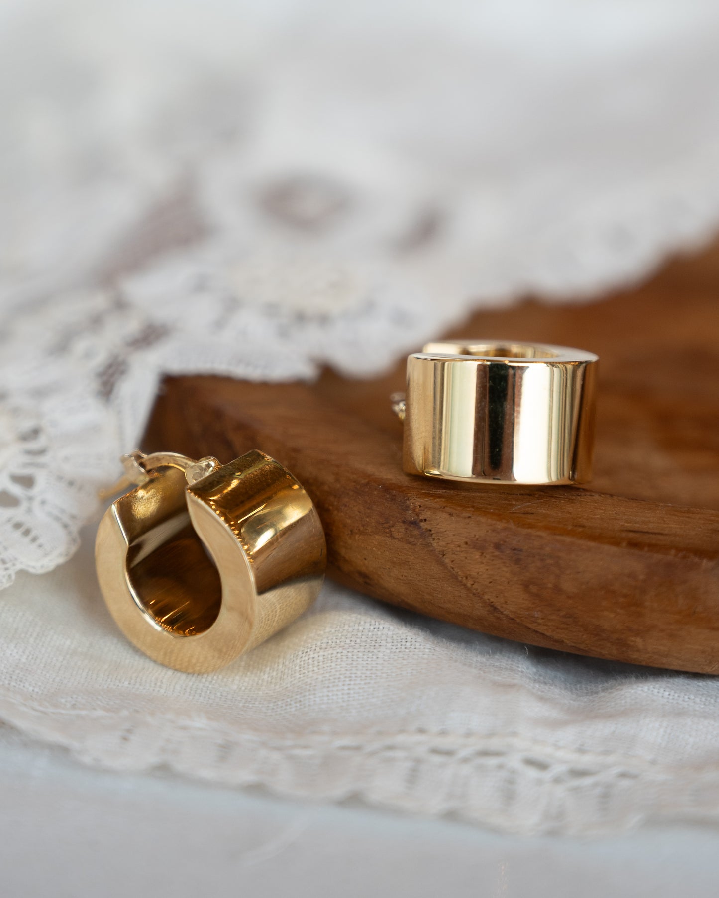 Chunky Huggie Hoop Earrings 18k Yellow Gold