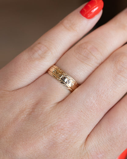 Vintage Retro Geometric Engraved Wedding Band 14k Yellow Gold