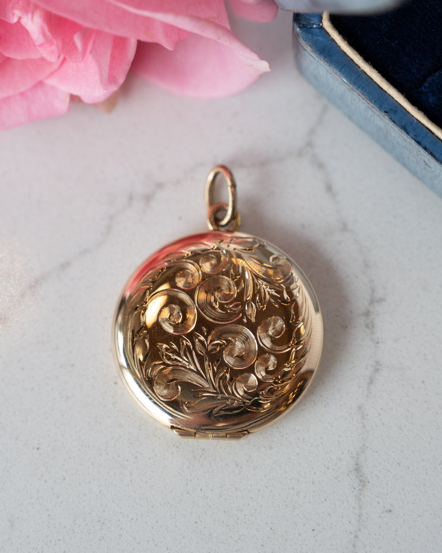 Vintage Mid-Century Filigree Round Locket 14k Yellow Gold