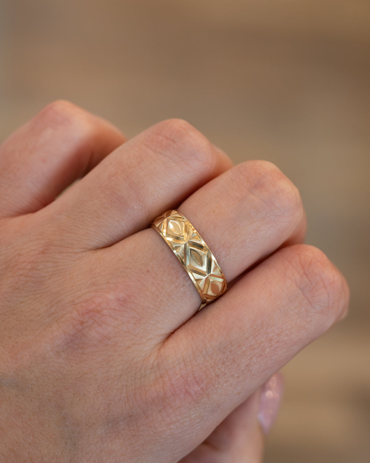 Vintage Mid-Century Men's Engraved Wedding Band 14k