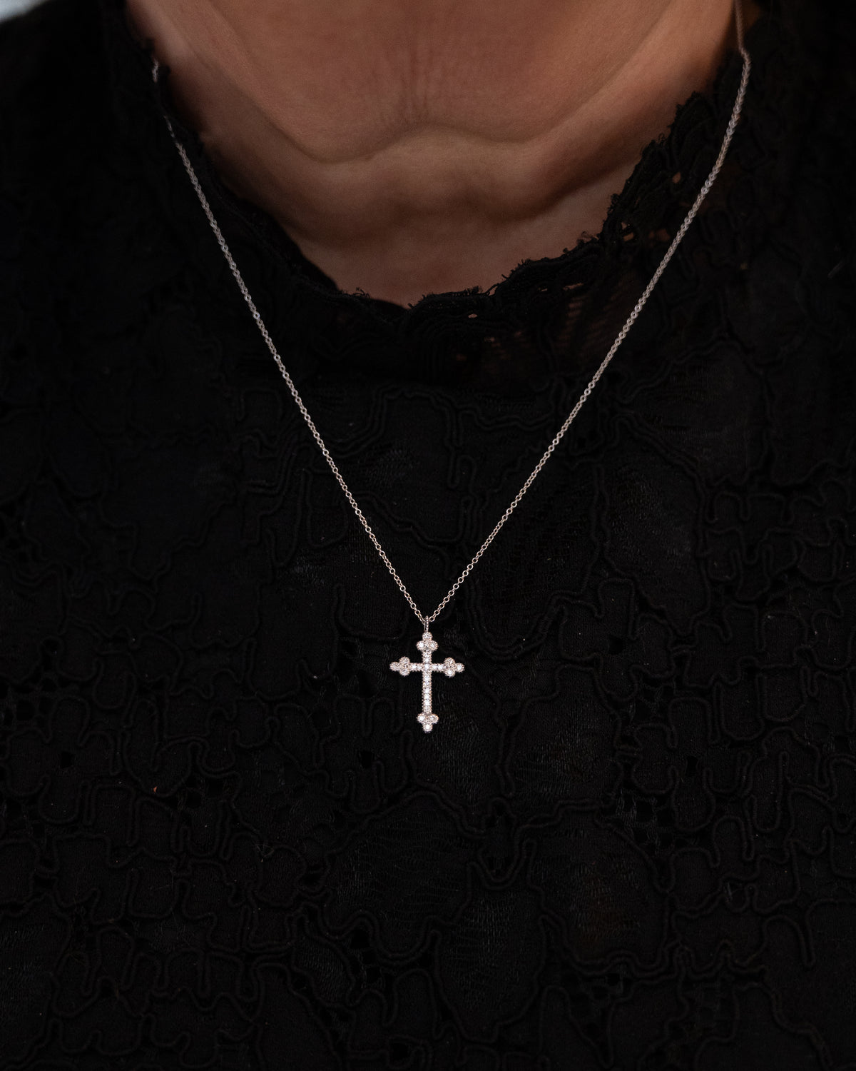.10 Diamond Cross Pendant Necklace 14k White Gold