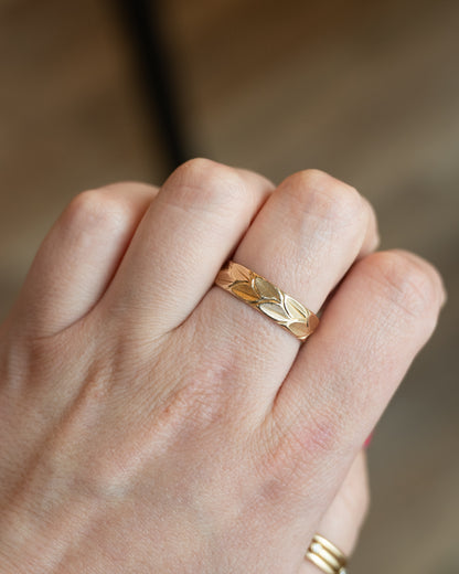 Men's Engraved Wedding Band 14k Yellow Gold