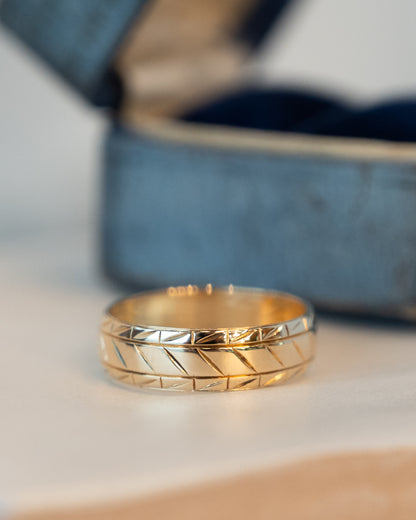 Vintage Retro Geometric Engraved Wedding Band 14k Yellow Gold