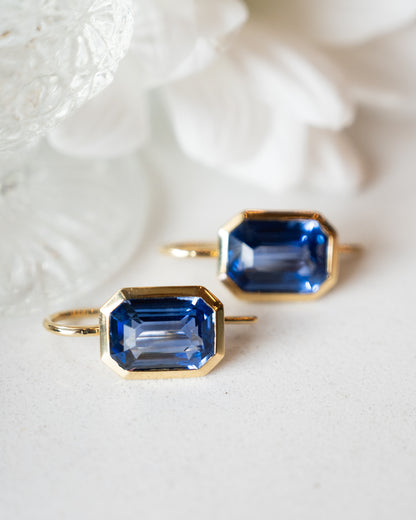 10.26 Emerald Cut Sapphire Drop Earrings 18k