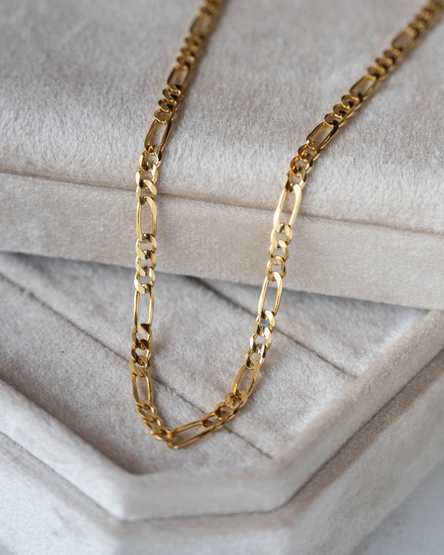 19" Figaro Chain Necklace 14k Yellow Gold