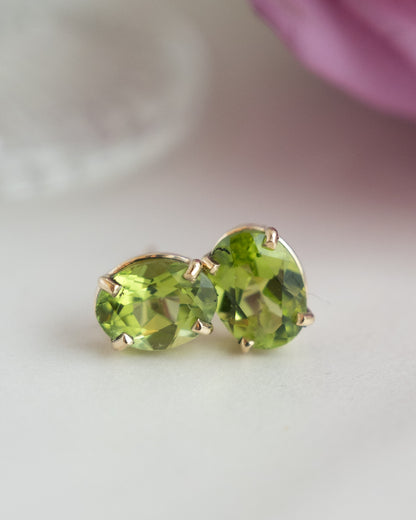 2.50 Oval Peridot Stud Earrings 14k Yellow Gold