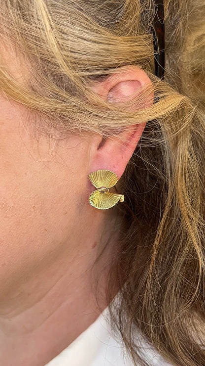 Vintage Retro Fluted Swirl Stud Earrings in 14k