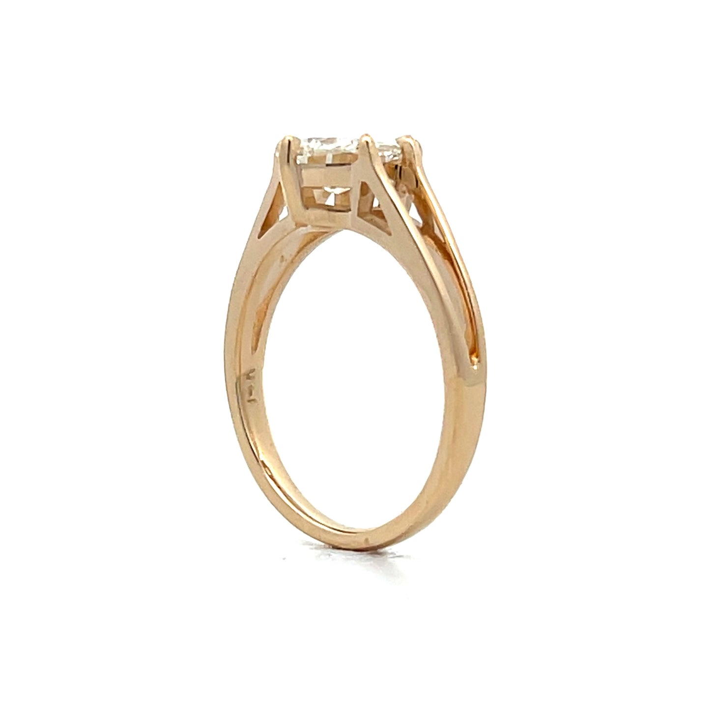 1.15 Pear Cut Diamond Engagement Ring in 14k Yellow Gold