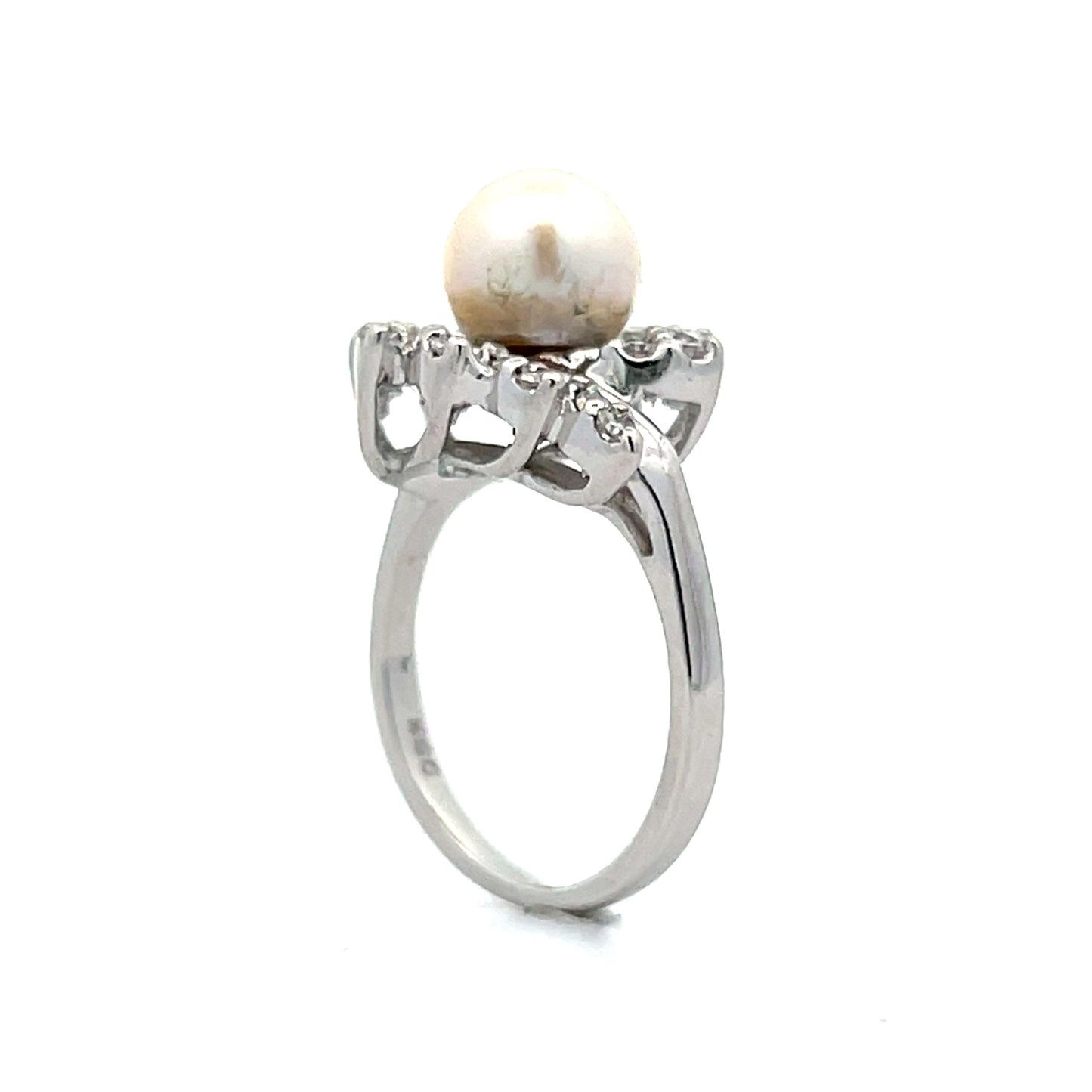 .30 Vintage Mid-Century Pearl & Diamond Ring in 14k