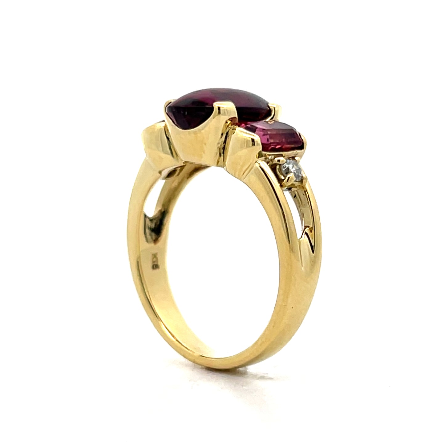 3.68 Cabochon Garnet Cocktail Ring in 18k Yellow Gold