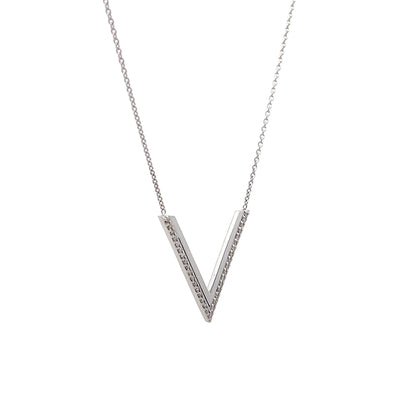 .18 V Shaped Bar Pendant Necklace in 18k White Gold