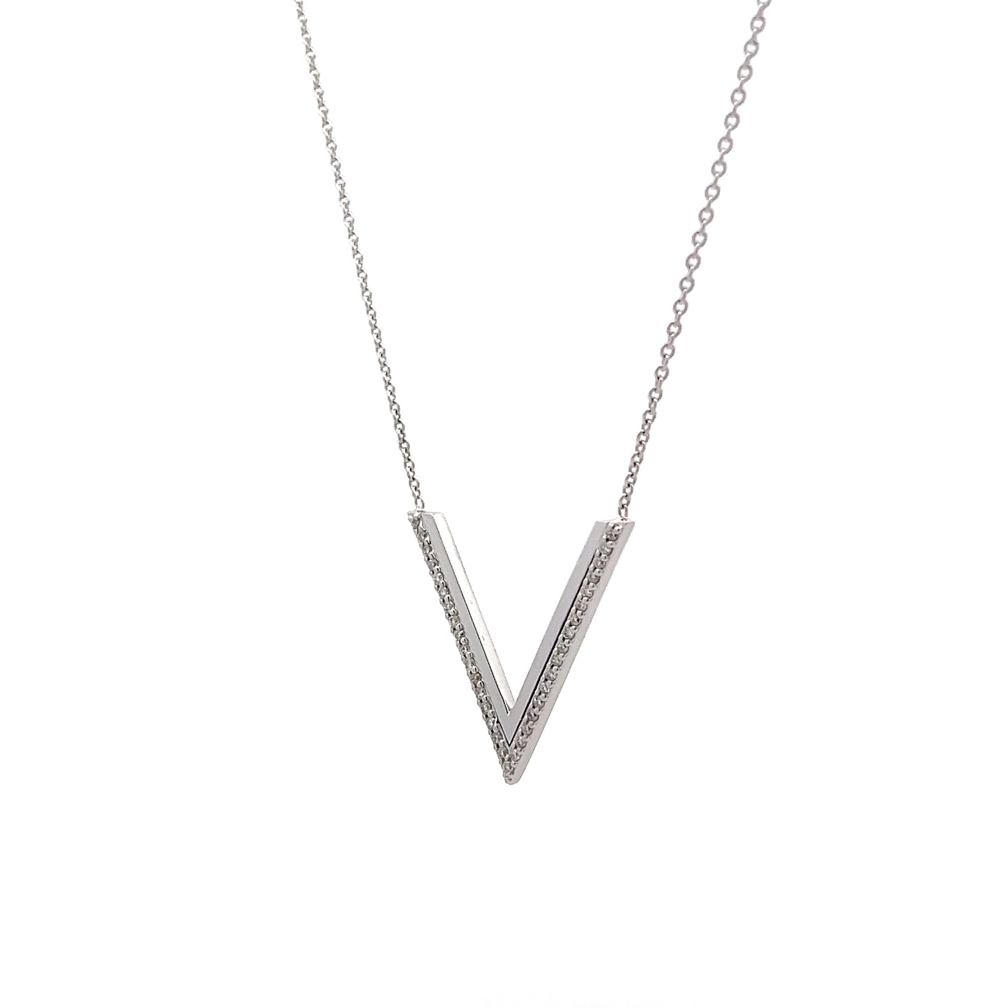 .18 V Shaped Bar Pendant Necklace in 18k White Gold